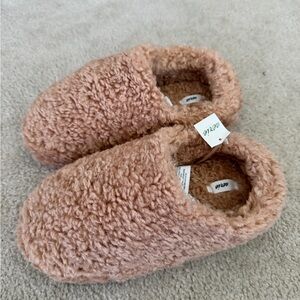 Aerie Fuzzy / Sherpa Slippers in Brown